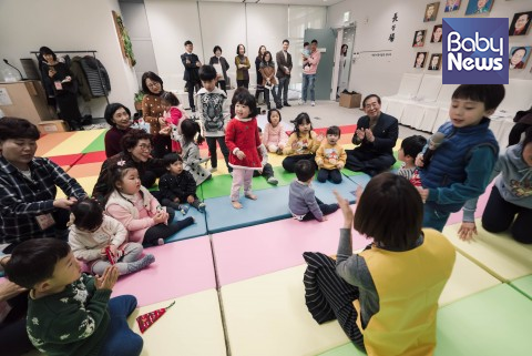 서울특별시청에서 4~7세 영유아 20여명을 대상으로 놀이돌봄 교실을 운영한 어라운디 우리동네 돌봄히어로. ⓒ우리동네 돌봄히어로