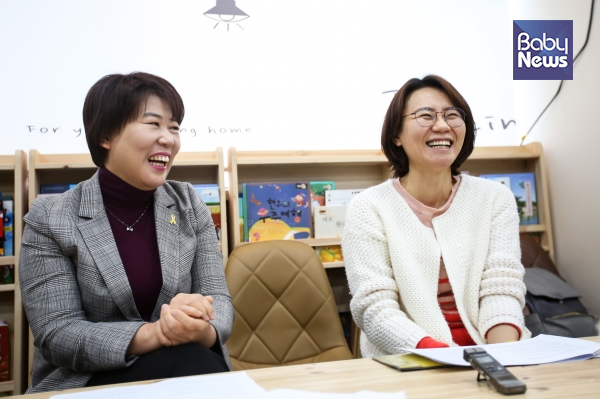 지난 11일 서울 난곡동 행복마을마더센터에서 여성·엄마민중당의 장지화 공동대표(왼쪽)와 이미선 집행위원장을 만났다. 김재호 기자 ©베이비뉴스