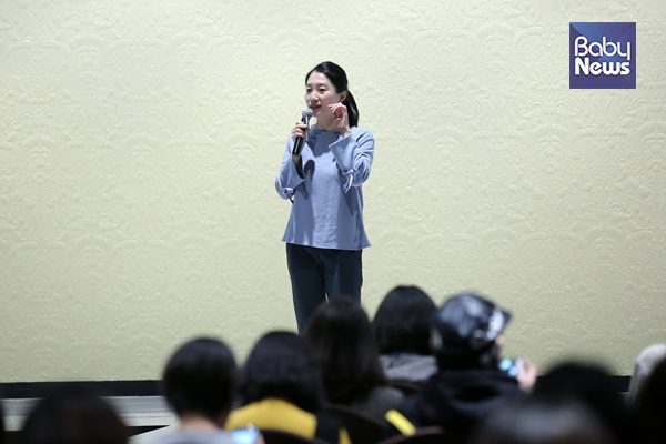 16일 오후 서울 마포 이룸웨딩컨벤에서 열린 제357회 맘스클래스에서 정혜진 어린이와 여성을 위한 약사모임(어여모) 정혜진 회장이 강연을 하고 있다. 김재호 기자 ⓒ베이비뉴스