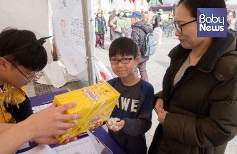 경남제약이 지난 10일 열린 한부모 인식개선 행사 '2018모두하나대축제'에 비타민C 젤리 '젤리셔' 약 7000개를 제공했다. ⓒ경남제약