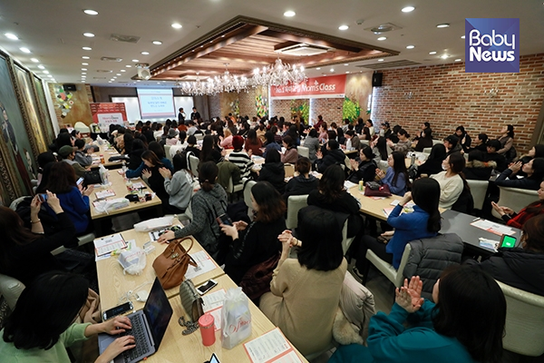 많은 육아맘 예비맘들이 22일 오후 서울 광진구 파티올에서 열린 제371회 맘스클래스에 참석해 이벤트를 즐기고 있다. 최대성 기자 ⓒ베이비뉴스