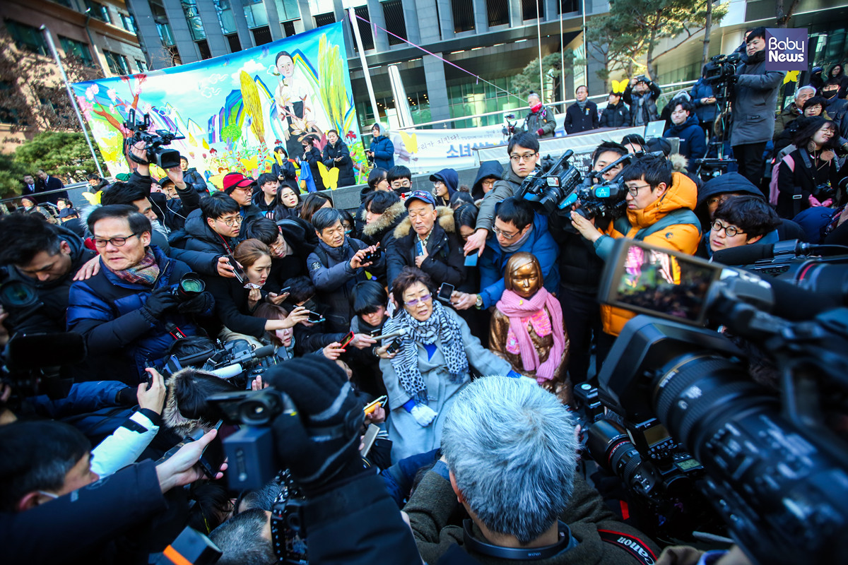 일본군 '위안부' 피해자 이용수 할머니가 1일 오전 서울 종로구 옛 일본대사관 앞에서 열린 고 김복동 할머니의 영결식에 참석하였다. 김재호 기자 ⓒ베이비뉴스