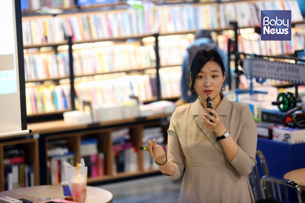 「육아가 유난히 고된 어느 날」을 쓴 이소영 작가. 김재호 기자 ©베이비뉴스