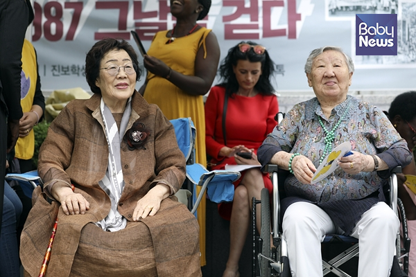 제 1392차 정기 수요시위에 이용수 할머니와 길원옥 할머니가 참석했다. 김근현 기자 ⓒ베이비뉴스