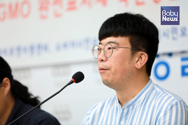 문재형 한살림연합·GMO반대전국행동 조직위원장은 17일 서울 동숭동 경실련 강당에서 열린 시민보고대회에서 정부의 무책임한 태도를 지적했다. 김재호 기자 ⓒ베이비뉴스