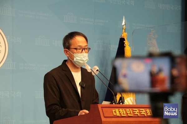 박주민 의원은 아흔아홉 번째 어린이날을 맞아 4일 오후 1시 30분, 서울 여의도동 국회 소통관에서 기자회견을 열고 ‘안심 양육비 3법’을 대표발의한 이유를 밝혔다. ⓒ박주민 의원실 