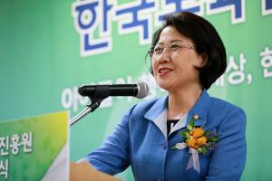 한국보육진흥원 새출발에 축사 전하는 최도자 의원