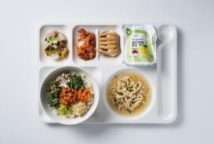 풀무원푸드머스, ‘지구의 날’ 맞아 학교급식에 ‘채식 식단’ 선보여