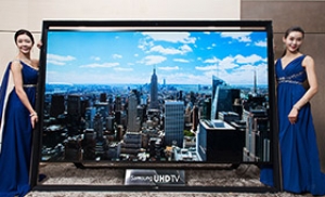 삼성전자, '침대보다 큰' 세계 최대 UHD TV 출시
