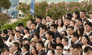 중국인 신혼부부 78쌍, 부산서 성대한 웨딩마치 거행