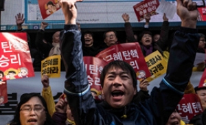 "위대한 국민 승리의 날" 탄핵 인용 '환영'