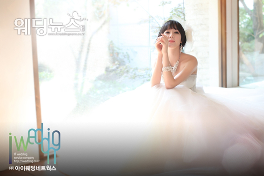 아이웨딩네트웍스가 19일 배우 채영인의 웨딩사진을 공개했다. 채영인은 24일 서울 강남 한 웨딩홀에서 결혼식을 올릴 예정이다. ⓒ아이웨딩네트웍스, 라망스튜디오