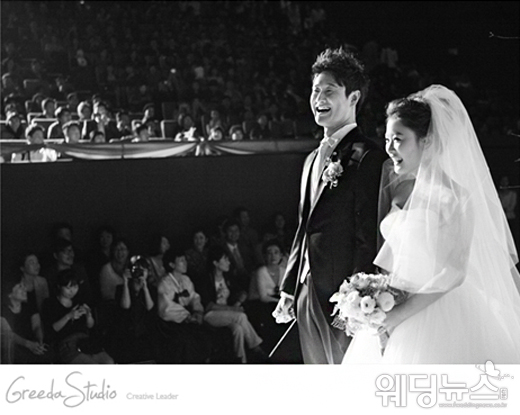 영화관에서 결혼식을 올린 김원효·심진화 부부. ⓒ그리다스튜디오