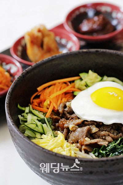 발리 지역 럭셔리 호텔 물리아 발리가 정통 한국식 비빔밥을 정식 메뉴로 출시했다. ⓒ지컴