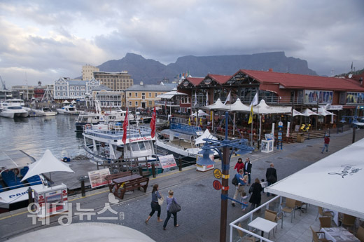 유럽의 항구도시를 연상시키는 케이프타운 워터프론트의 모습. ⓒwww.southafrica.net