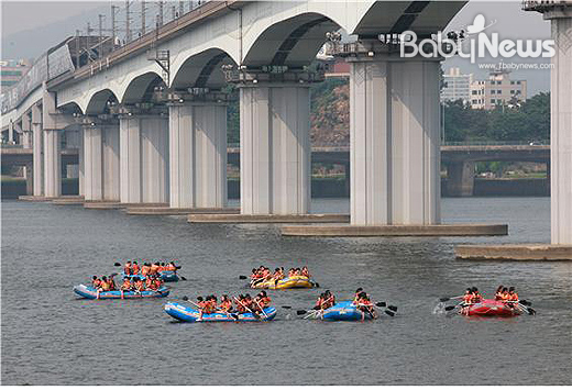 서울시는 시민들이 저비용으로 만족도 높은 휴가를 즐길 수 있도록 다음달 19일부터 8월 19일까지 한강공원 전역에서 '2014 한강 행복몽땅 프로젝트'를 개최한다. ⓒ서울시