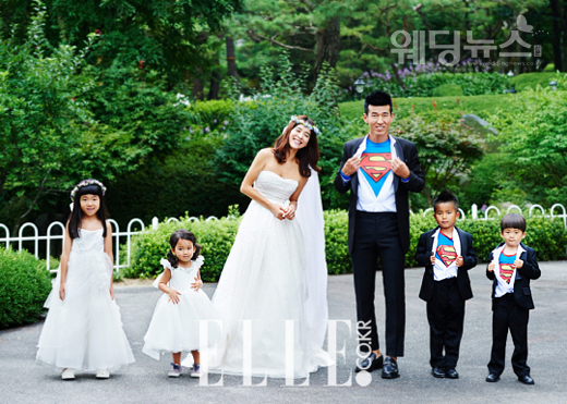결혼 10주년을 맞아 리마인드웨딩화보를 공개한 션 정혜영 가족의 웨딩사진이 온라인에서 뜨겁게 주목받고 있다. ⓒ캐리브라이덜