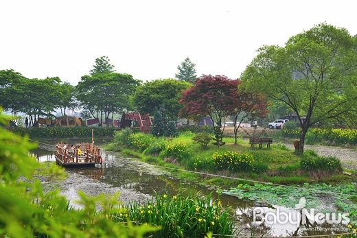 아이들과 함께하는 가족 캠핑지로 인기 많은 귀농학교캠핑장. ⓒ경기도