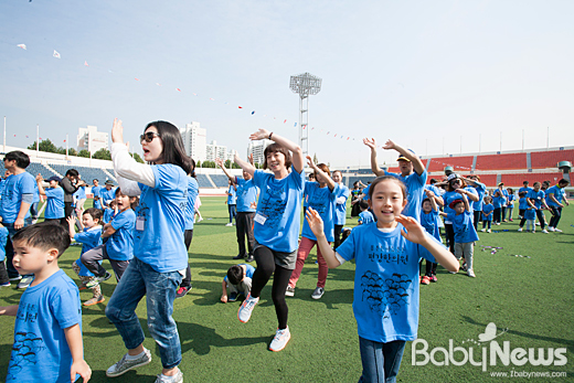 사단법인 대한아토피협회는 CNP아토솔루션과 함께 지난 8일 서울 목동종합운동장에서 튼튼쑥쑥 어린이 운동회를 개최했다고 12일 밝혔다. ⓒ대한아토피협회