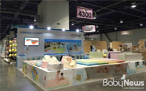 아기매트, 놀이방매트 제품을 선보이는 알집매트가 미국 라스베가스에서 진행된 ABC유아박람회(ABC KIDS EXPO 2015)에 참가해 호평을 받았다고 21일 밝혔다. ⓒ알집매트