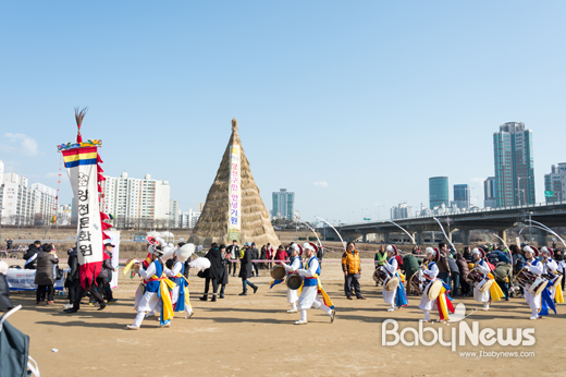 양천구는 정월대보름을 맞아 오는 11일 안양천 신정교 아래에서 ‘정월대보름 민속축제’를 개최한다. ⓒ양천구