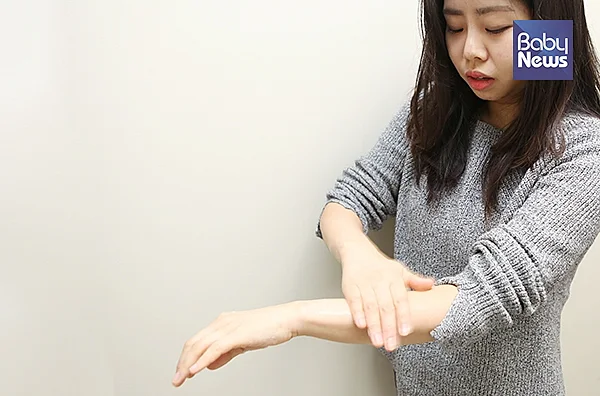 장시간 온열제품에 노출되면 저온화상이나 피부건조증 등의 위험에 노출될 수 있어 주의가 필요하다. ⓒ고려대학교구로병원