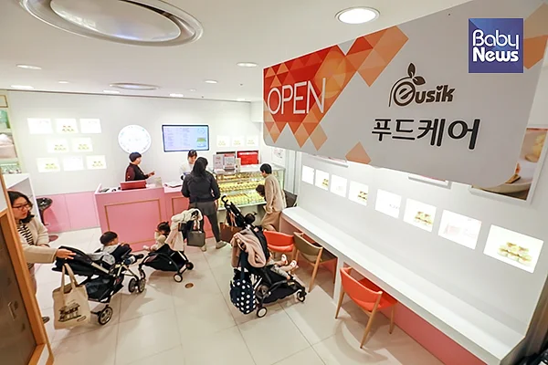 12일 롯데백화점 일산점에 국내최초 유리병 이유식 푸드케어 매장이 오픈했다. 최대성 기자 ⓒ베이비뉴스