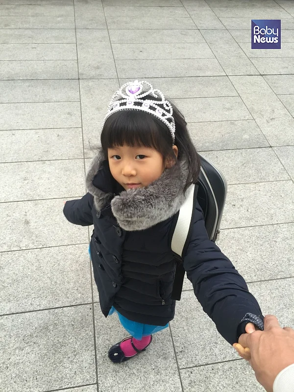 유치원 등원하는 딸 아이. ⓒ노승후