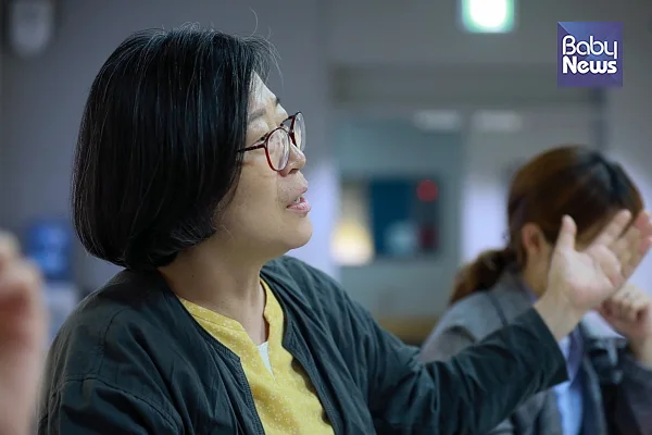 정치하는엄마들 활동가이면서 민간어린이집을 직접 운영하고 있는 윤일순 씨는 '운영위원회의 취지와 달리 예산·결산 등 내용을 잘 알지 못하는 상황에서 부모는 당연히 거수기 밖에 안 된다. 국가가 해야 할 일을 ‘너희들끼리 알아서 싸워봐’ 하고 떠맡겨 놓은 것' 이라고 말했다. 최대성 기자 ⓒ베이비뉴스