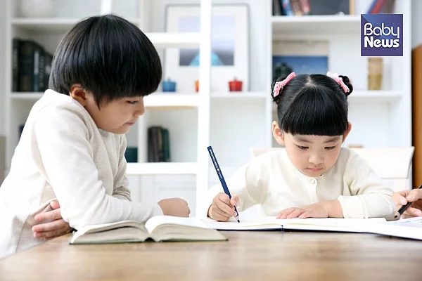 많은 양의 학습보다는 오늘 배운 것을 다시 익히는 것이 두뇌 발달에 더 도움이 됩니다.?ⓒ베이비뉴스