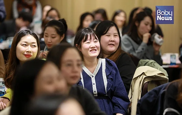 행복한 마음으로 바이엘 마더스데이 강의를 경청하는 예비맘, 육아맘. 최대성 기자 ⓒ베이비뉴스