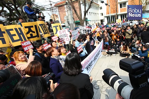 지난 4월 헌법재판소는 형법상 낙태죄 처벌 규정에 헌법불합치 판결을 내렸지만, 팽팽하게 대립하는 찬반 입장 때문에 입법과정에서 난항을 겪을 것으로 보인다. 김재호 기자 ⓒ베이비뉴스