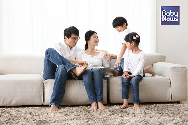 아이가 부모와 자유롭게 소통한다면 다각적으로 사고를 확장해 나갈 수 있습니다. ⓒ베이비뉴스