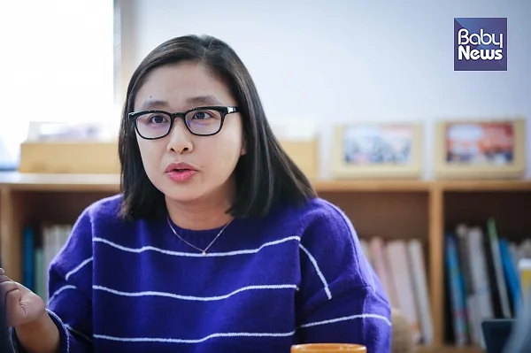 최현주 영유아사교육포럼 부대표가 부모들의 심리적 불안을 자극하는 원인에 대해 발언하고 있다. 김재호 기자 ⓒ베이비뉴스