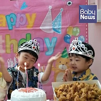 이렇게 예쁜 '미운 네 살' 봤나요? 아, 엄마 눈에만 예뻐보인다고요(쭈글). ⓒ전아름