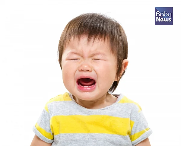 아이들은 아직 의사 표현 능력이 미숙해 징징대기 일쑤다. 자연스런 성장 과정 중 일부지만, 그렇다고 그냥 내버려둬선 안 된다. 때와 상황에 맞춰 단호하게, 때론 부드럽게 문제를 해결해야 할 필요가 있다. ⓒ베이비뉴스