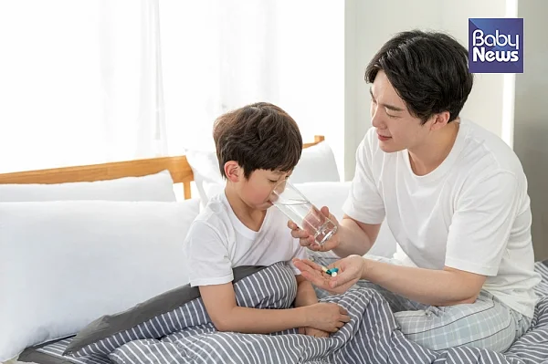 약은 아이스크림이 아니다. 부모 맘대로 골라 먹여선 안 된다. 반드시 처방을 따라야 한다. 제1원칙은 약 봉투를 꼼꼼히 읽는 것이다. ⓒ베이비뉴스