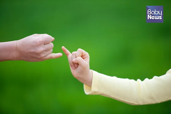 아이들이 규칙과 약속을 어기지 않고, 일상의 '일관성'을 유지한 덕에 코로나 확산을 막아냈다는 사례를 듣고, 문득 정말 '미성숙'한 존재는 누구인가라는 의문이 들었다. ⓒ베이비뉴스