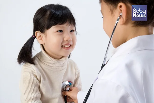가슴이 아프면 아이나 부모 모두 우선 심장에서 오는 것으로 생각하는 경우가 많습니다 ⓒ베이비뉴스