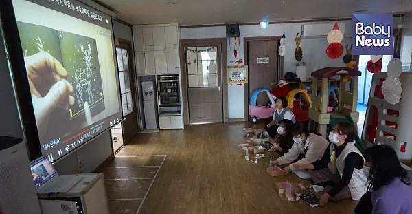 ‘보육人 마음 休 보육교직원 힐링프로그램  내가 꾸미는 아크릴 무드등 셀프조명 DIY’. ⓒ포천시육아종합지원센터