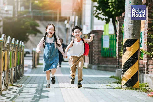 어린이보호구역으로 지정되면 주차 등 많은 불편을 감수해야 한다. 하지만 어린이보호구역 지정을 일방적으로 반대하지 않는다. '어린이 보호'라는 큰 목표가 있기 때문이다. ⓒ베이비뉴스