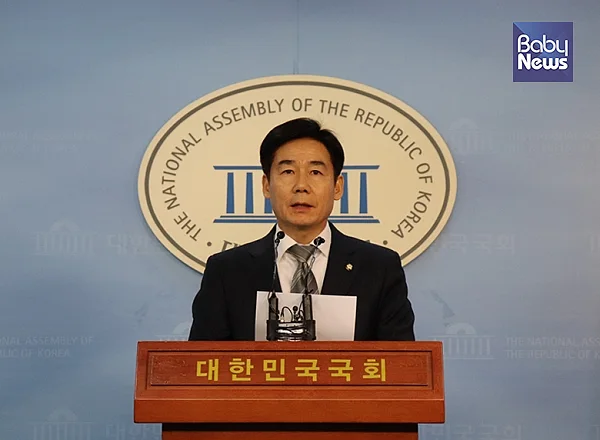 이용호 무소속(전북 남원·임실·순창) 국회의원은 아동학대 신고자 협박·폭행 시 처벌토록 하는 ‘아동학대범죄의 처벌 등에 관한 특례법 일부개정법률안’을 대표발의했다. ⓒ이용호 의원실