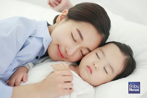 부모가 아이에게 가르쳐야 하는 것은 말 몇 마디나 걸음마가 전부가 아니라, 그것보다 중요한 '삶의 태도'임을 잊지 않으셨으면?좋겠습니다. ⓒ베이비뉴스
