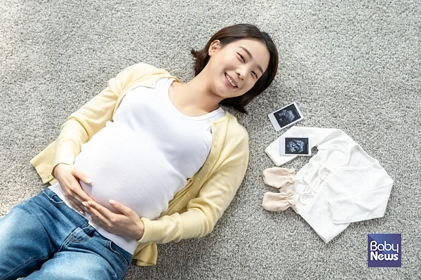 출산에 두려움을 느끼는 산모들의 부정적인 감정은 신체적인 반응으로 이어질 수 있는데, 그 두려움이 클수록 순산을 방해하는 쪽으로 신체적인 반응을 일어날 수도 있다. 소리내어 자기 자신에게 들리도록 말하는 것만으로도 두려움은 어느 정도 해소되고 부정적인 에너지가 신체에 미치는 영향을 최소화 할 수 있다.?ⓒ베이비뉴스