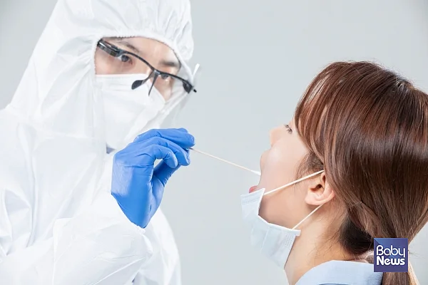 경기도에서 어린이집 긴급보육 보내려면 가구원 1인이 월 1회 코로나19 선제검사를 받아야 한다. ⓒ베이비뉴스