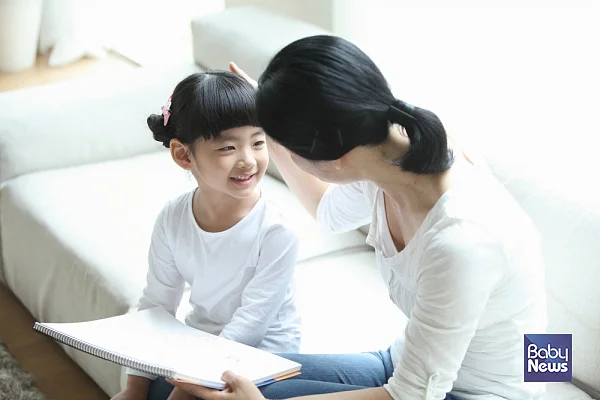 부모는 자녀에게 거짓말을 해서는 안 된다고 가르친다. 하지만, 거짓말이 나쁘다는 것을 알면서도 부모가 오히려 거짓말을 할 때가 있다. ⓒ베이비뉴스