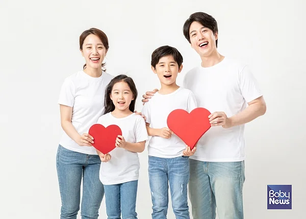 2022년 1월 기준으로 만 8세 미만인 아동(2014년 2월 1일 이후 출생 아동)은 2022년 1월부터 만 8세 생일이 도래하는 달의 전달까지 아동수당을 매달 10만 원씩 받게 됩니다. ⓒ베이비뉴스