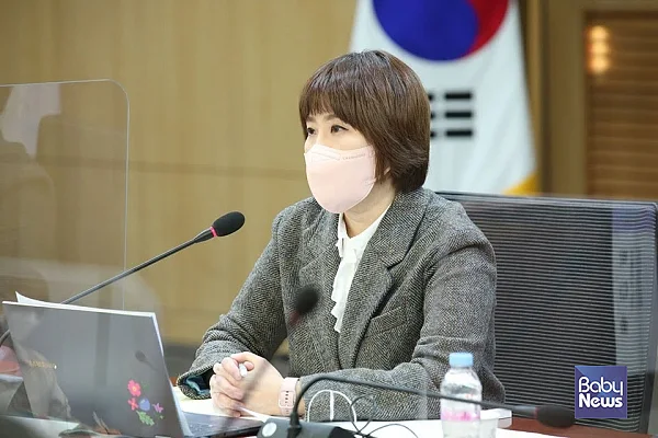 연속 정책 토론회를 기획하고 진행해왔던 박창현 육아정책연구소 미래교육연구팀장은 이들의 의제를 모아 10대 의제를 발표했다. 최대성 기자 ⓒ베이비뉴스