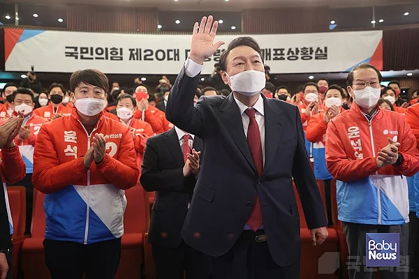 윤석열 대통령 당선인은 “아이돌봄서비스 강화해 아이를 국가가 함께 키우겠다”고 약속했다. ⓒ국민의힘
