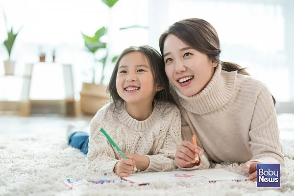 아이가 착한 아이 콤플렉스를 가지지 않도록 하기 위해서는 부모가 변해야 한다. 우선 ‘착하다’, ‘나쁘다’는 이분법적 양육태도에서 벗어나야 한다.?ⓒ베이비뉴스